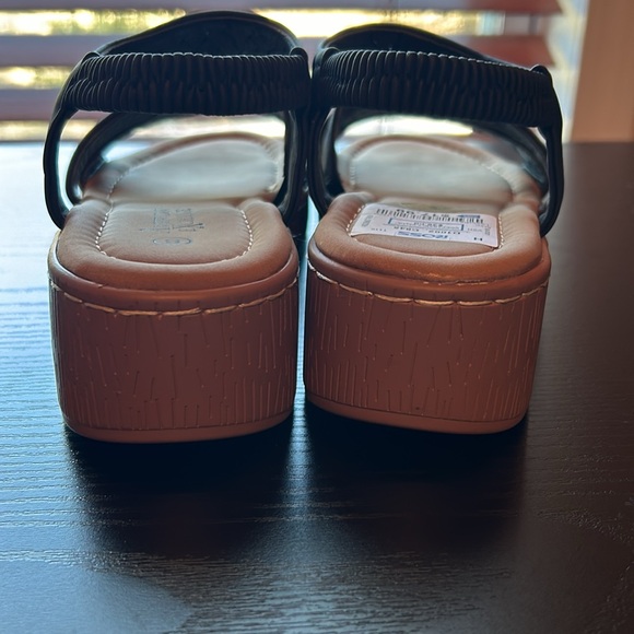 New black sandals size eight - Picture 3 of 6